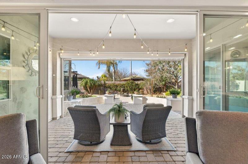 031_20-web-or-mls-73-_e_nighthawk_wa_686