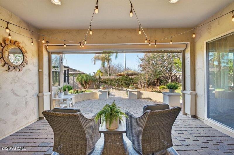 032_21-web-or-mls-74-_e_nighthawk_wa_944