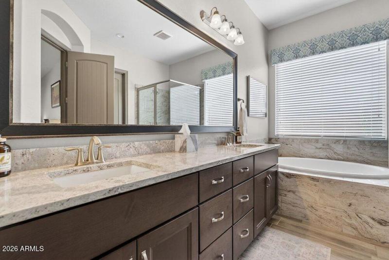 040_40-web-or-mls-63-_e_nighthawk_wa_654