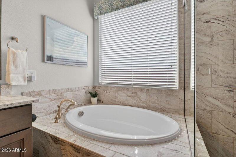 041_41-web-or-mls-64-_e_nighthawk_wa_538