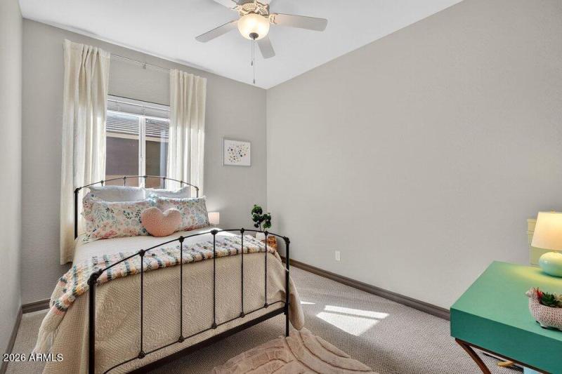 042_45-web-or-mls-50-_e_nighthawk_wa_409