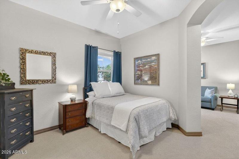 046_49-web-or-mls-55-_e_nighthawk_wa_739