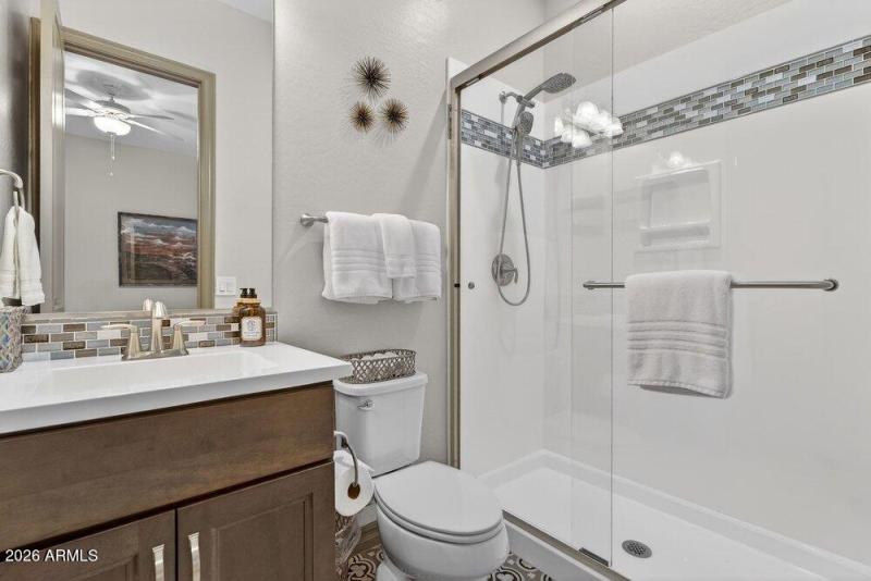 048_51-web-or-mls-56-_e_nighthawk_wa_736