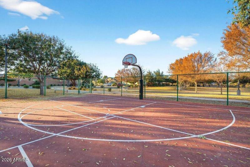 063_102-web-or-mls-06-_e_nighthawk_wa_1_