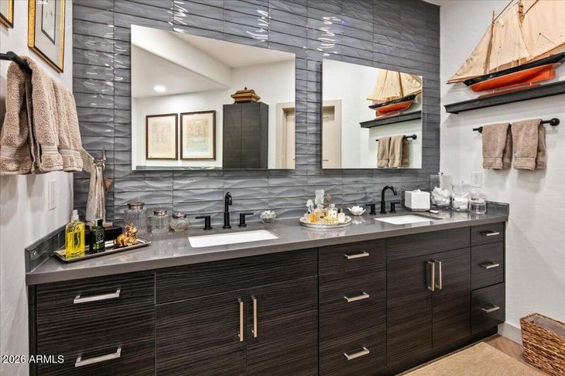 Primary Bath ~ Vanities