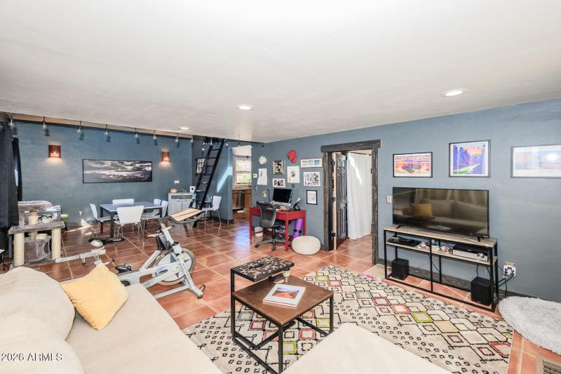 028 - 17 Laundry Hill