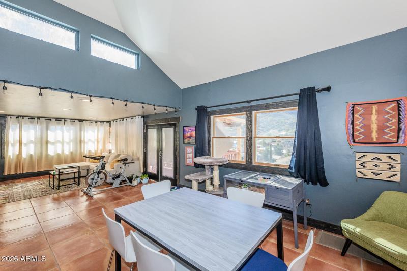 032 - 17 Laundry Hill