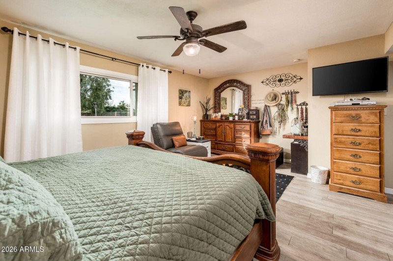 3335 W Acoma Dr - MLS-26