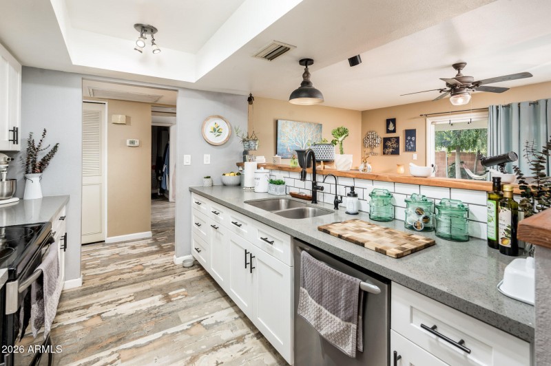 3335 W Acoma Dr - MLS-22