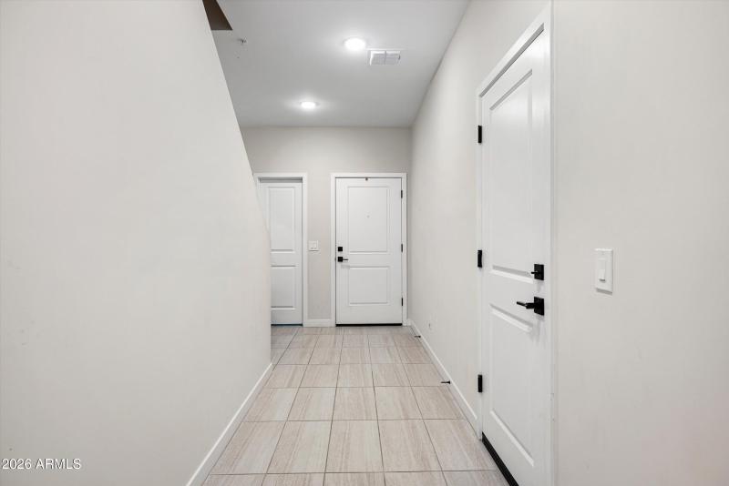 04-2822 W White Feather Ln_04