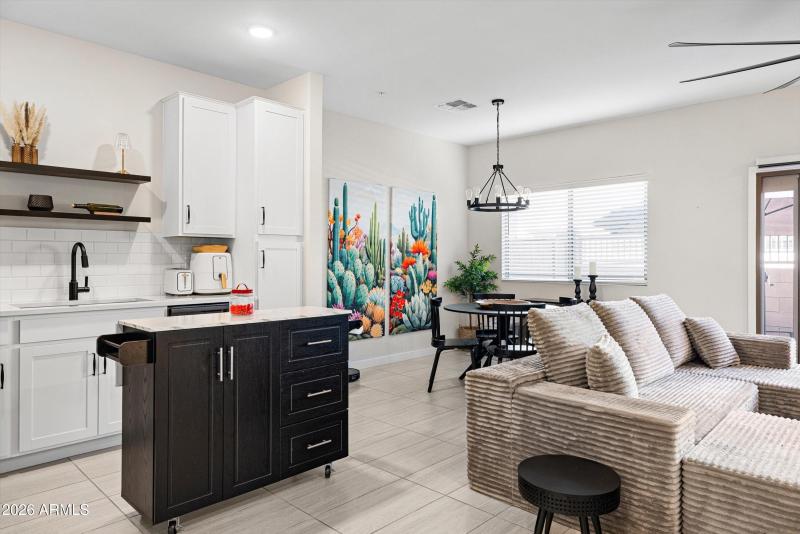 06-2822 W White Feather Ln_06