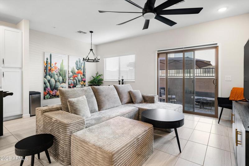 15-2822 W White Feather Ln_15