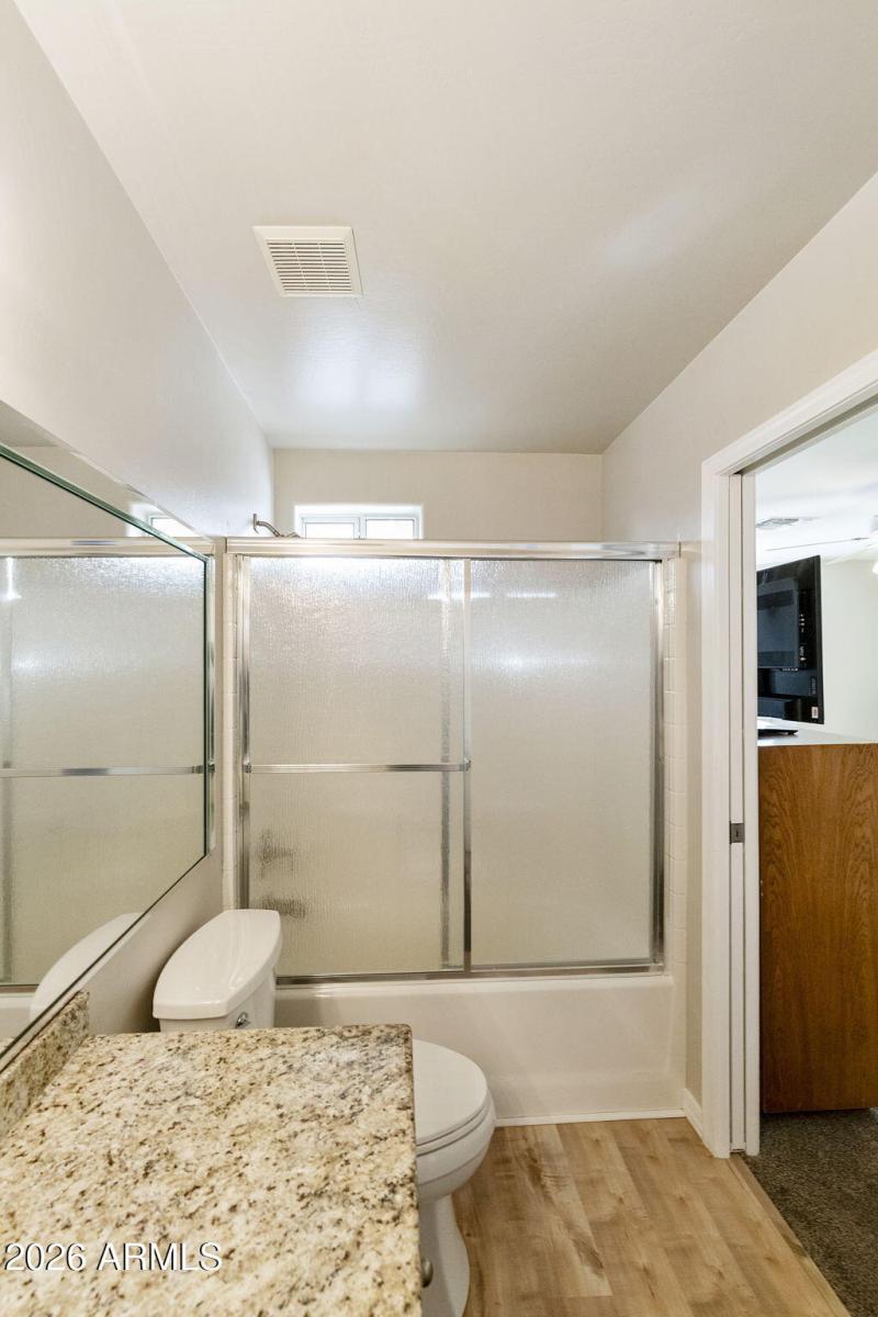 Guest Tub/Shower