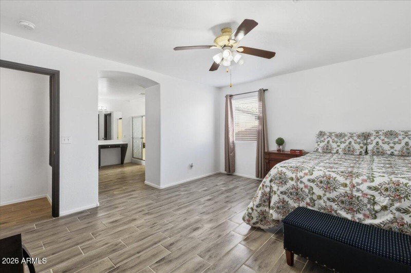 20-1877_S_157th_Dr_18