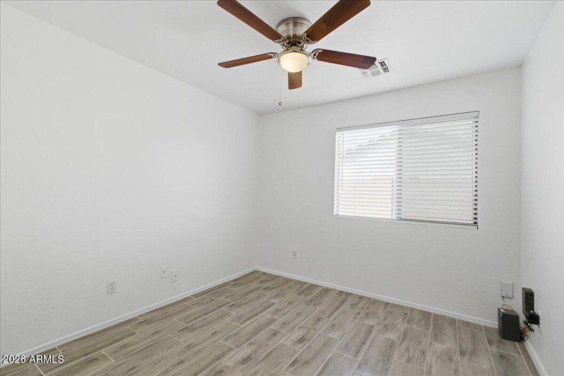 27-1877_S_157th_Dr_25