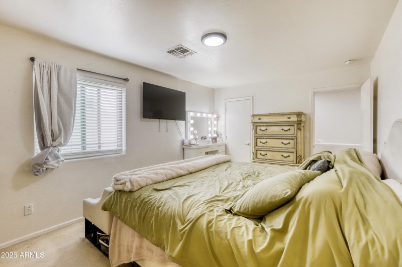 18 Primary Bedroom (2)