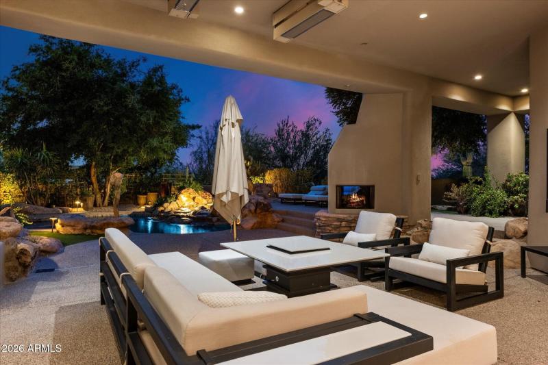 Twilight Backyard/Pool/Patio