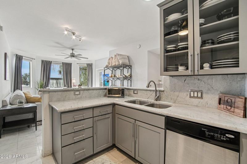 11-web-or-mls-N Central Ave 123-S1302-01