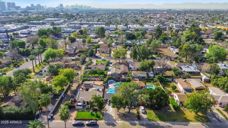 915 W Glenrosa-004-004-1500x844