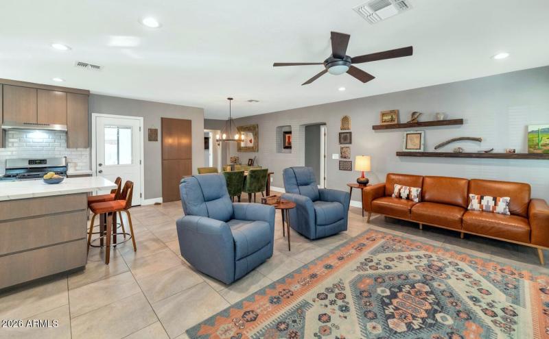 915 W Glenrosa-008-039-1500x930