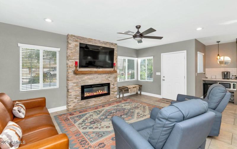 915 W Glenrosa-009-031-1500x947