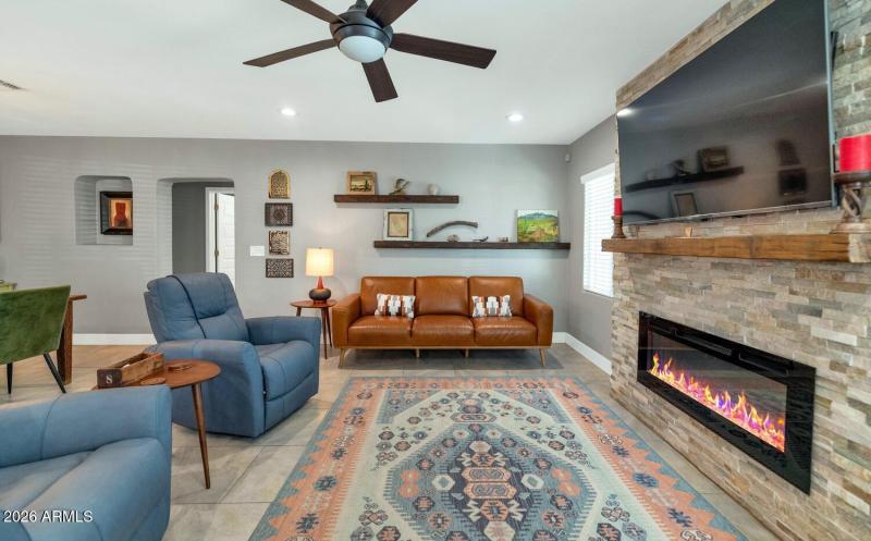 915 W Glenrosa-011-028-1500x932