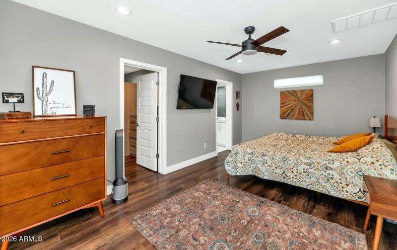 915 W Glenrosa-017-025-1500x943