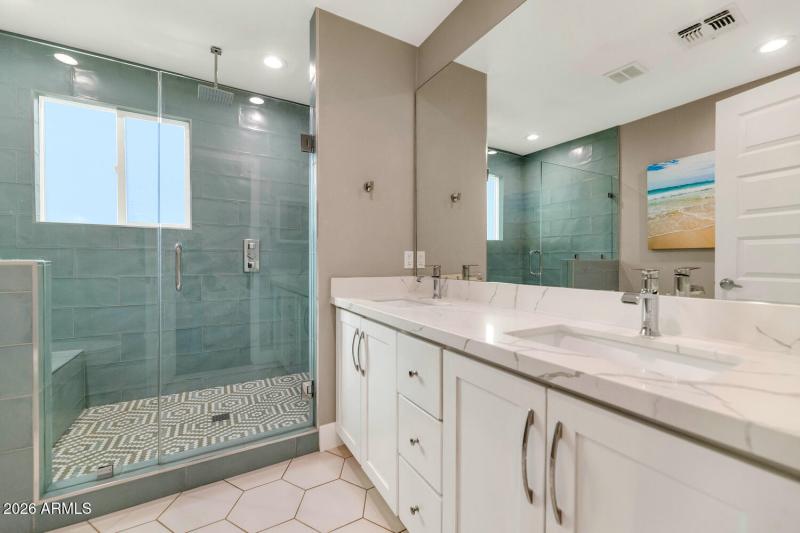 915 W Glenrosa-019-024-1500x1000