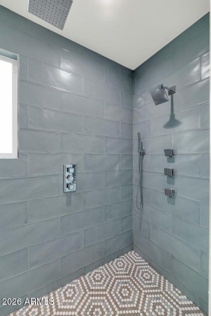 915 W Glenrosa-020-035-667x1000