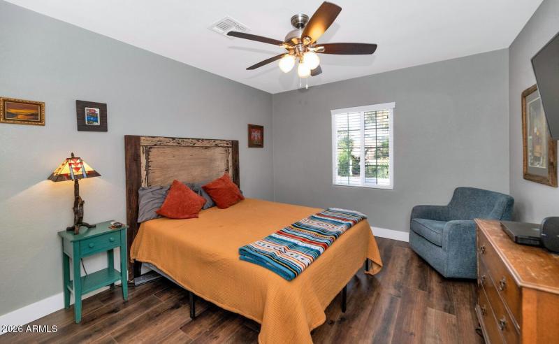 915 W Glenrosa-022-029-1500x923