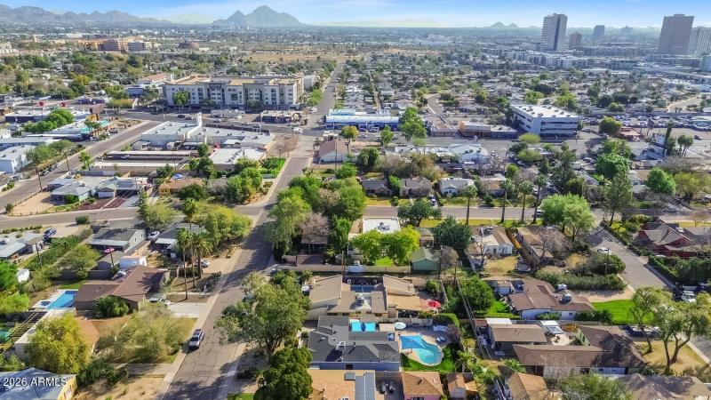 915 W Glenrosa-033-006-1500x844