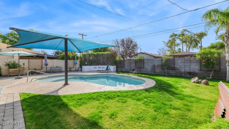 915 W Glenrosa-034-021-1500x845