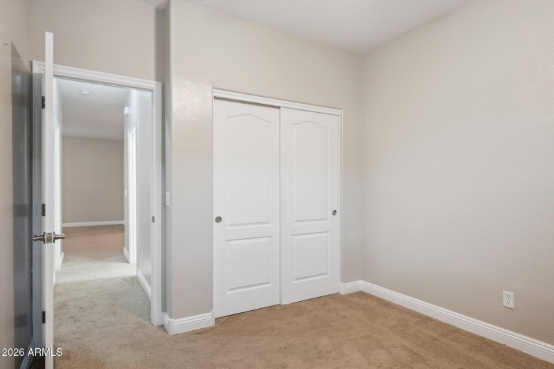 23-web-or-mls-1656-w-loemann-dr