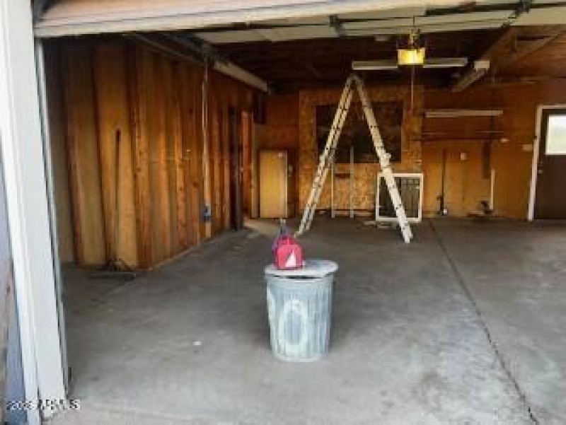 garage with washer and dryer hookup