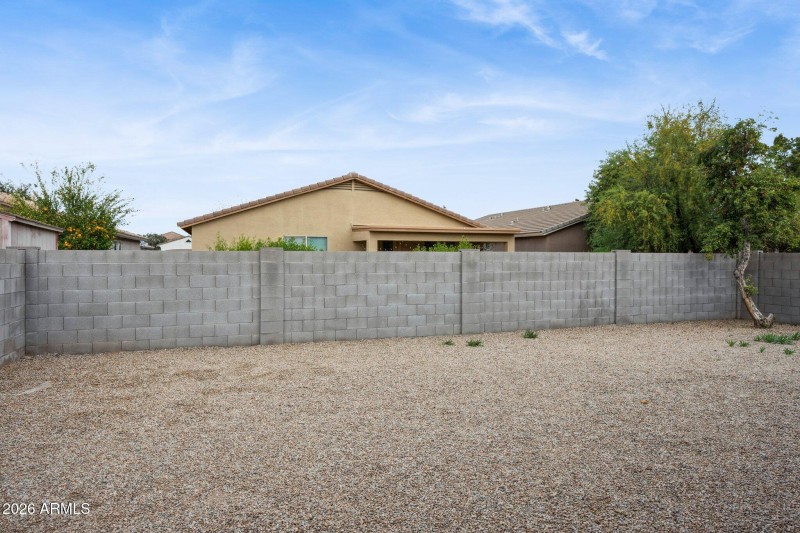 31-web-or-mls-1656-w-loemann-dr