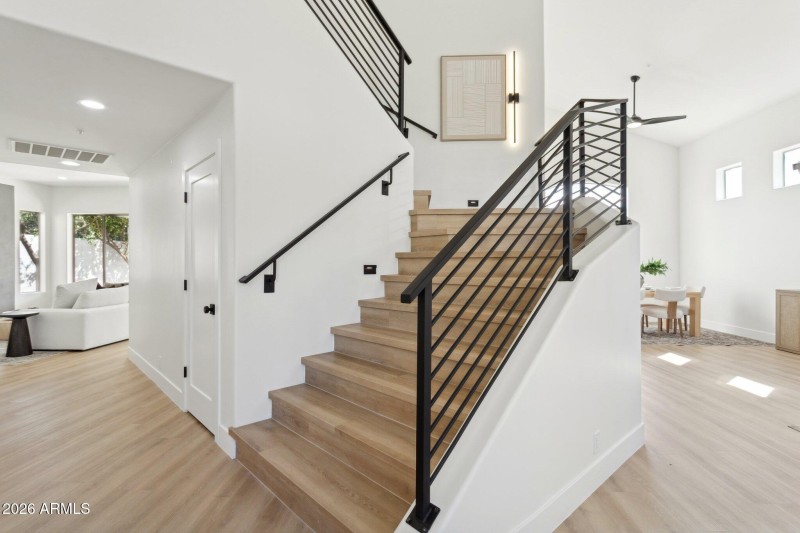 27-web-or-mls-22371-n-76th-pl