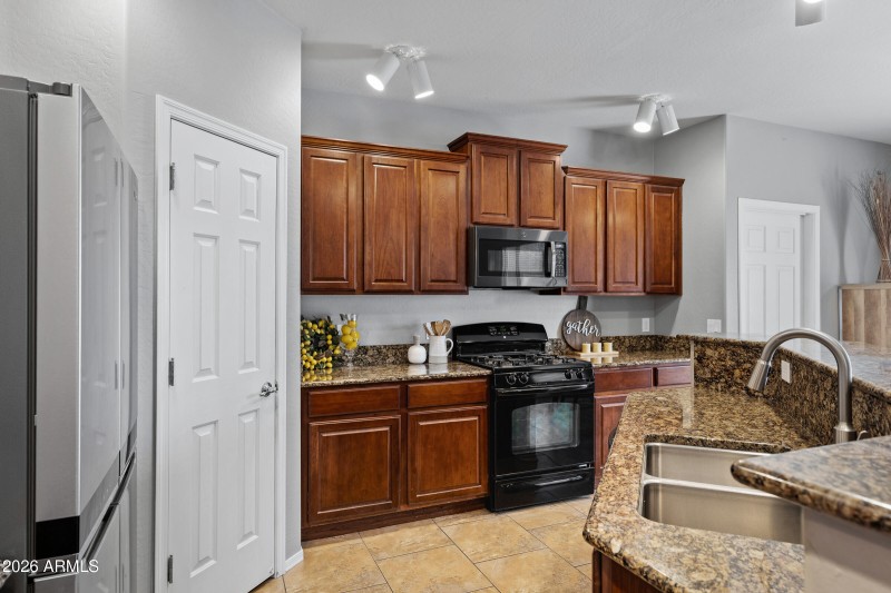 19305 E Thornton Rd-14