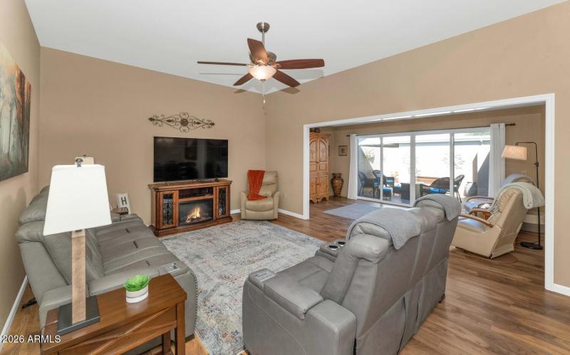 16652 N Boswell Blvd-large-005-034-16652