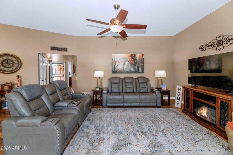 16652 N Boswell Blvd-large-008-032-16652