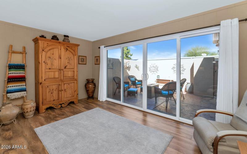 16652 N Boswell Blvd-large-009-038-16652