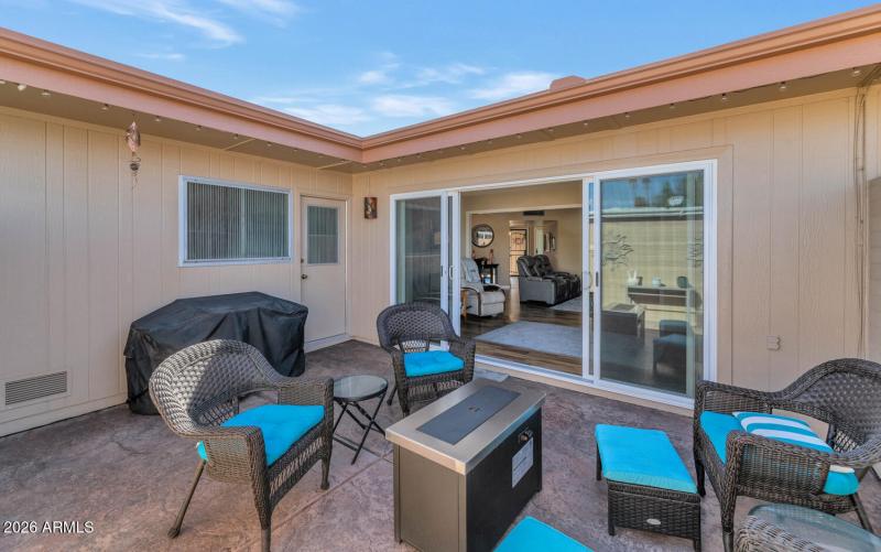 16652 N Boswell Blvd-large-013-042-16652