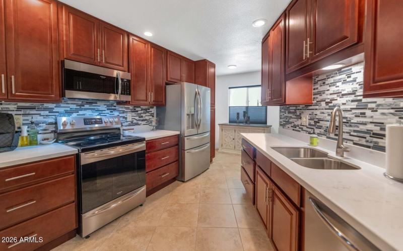 16652 N Boswell Blvd-large-015-040-16652