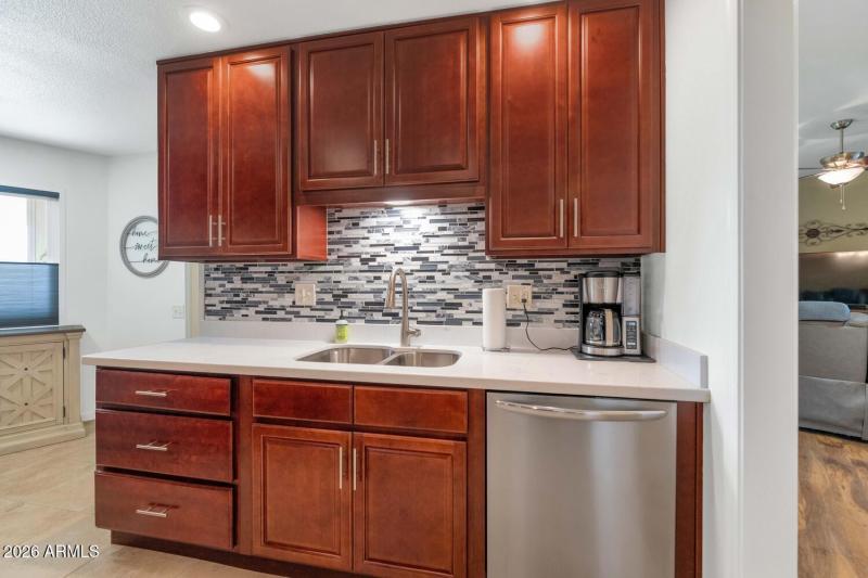 16652 N Boswell Blvd-large-017-045-16652