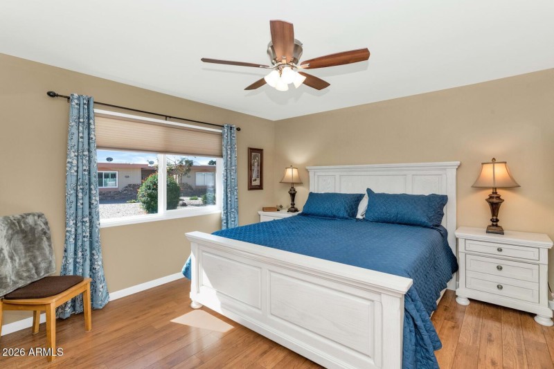 16652 N Boswell Blvd-large-018-046-16652