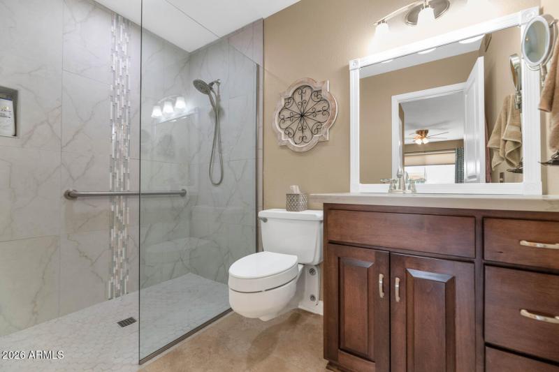 16652 N Boswell Blvd-large-020-033-16652