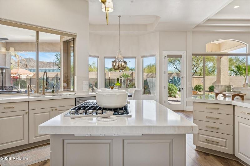 Island with Gas Cooktop