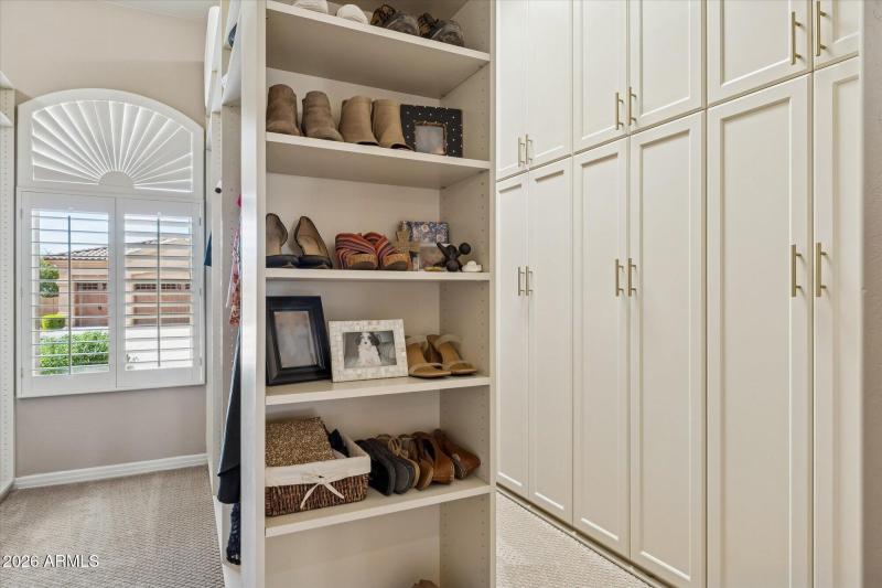 Grand Primary Walk-In Closet