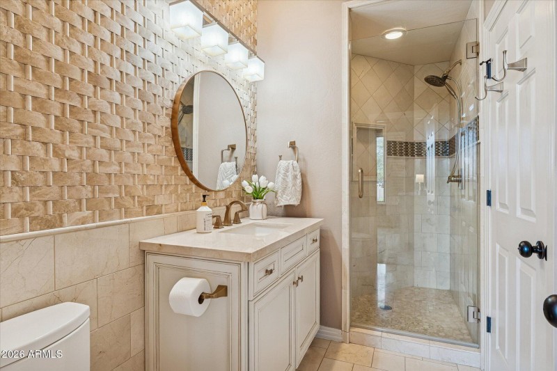 Dual-Entry Bathroom off Bedroom #2