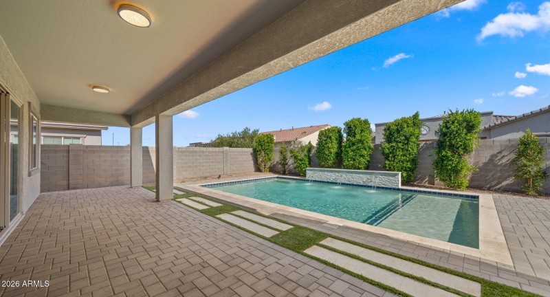 38-web-or-mls-Backyard2