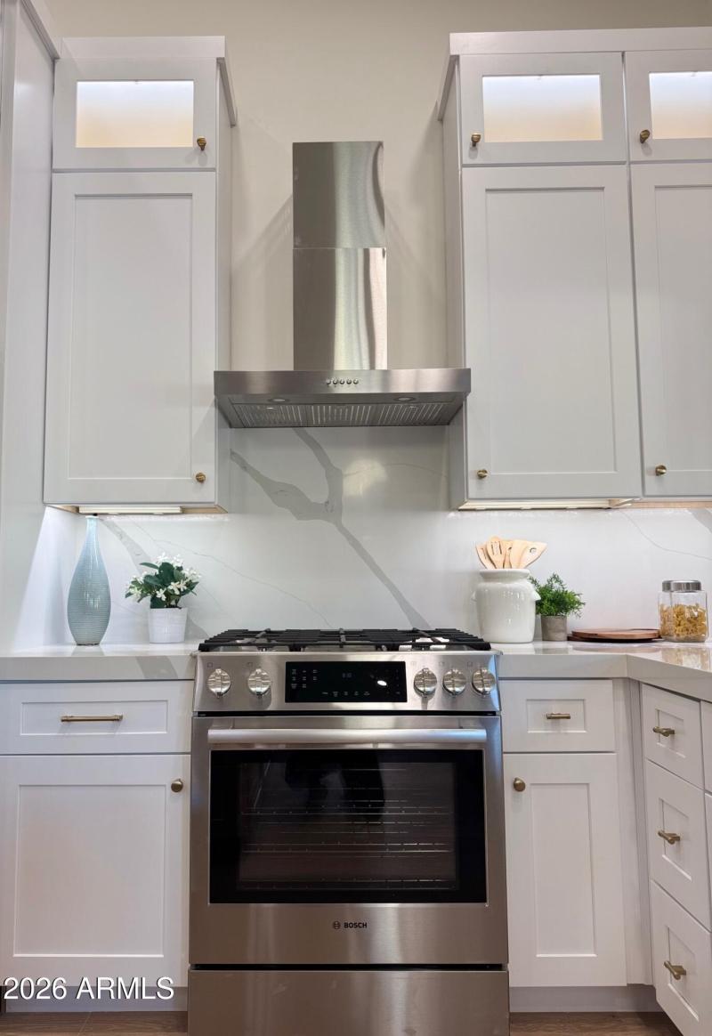 Upper & lower cabinet lighting